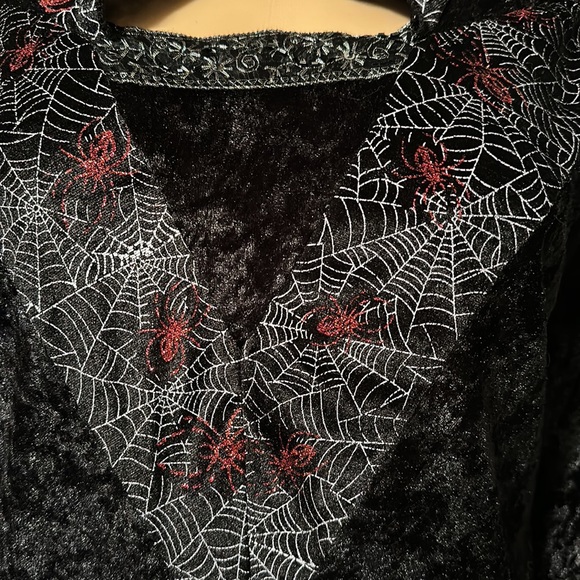 Pull over hooded robe w/extreme bell sleeves and sparkly red spiders/web design - Picture 5 of 10